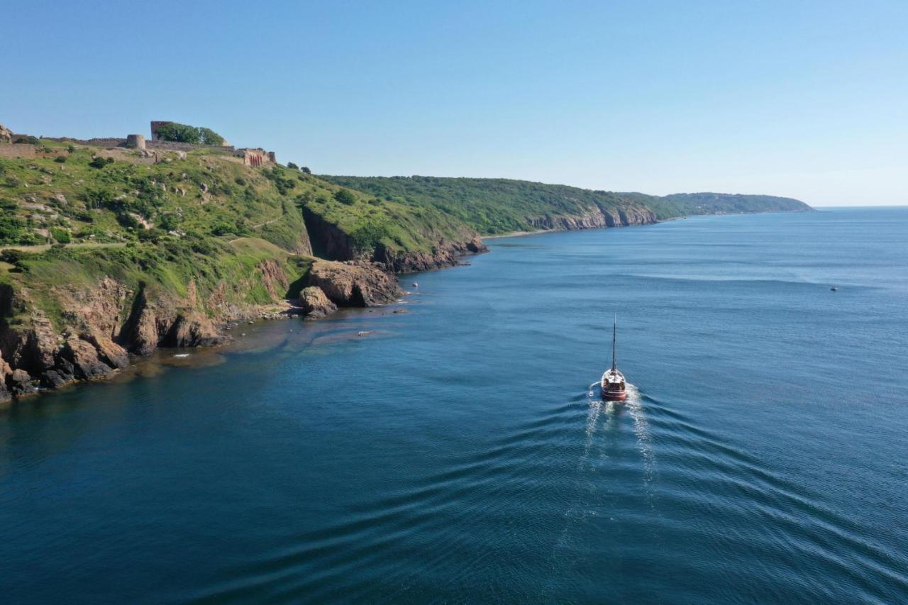 Varra Water - Unique Boat Accomodation - Bornholm Neksø Esterno foto